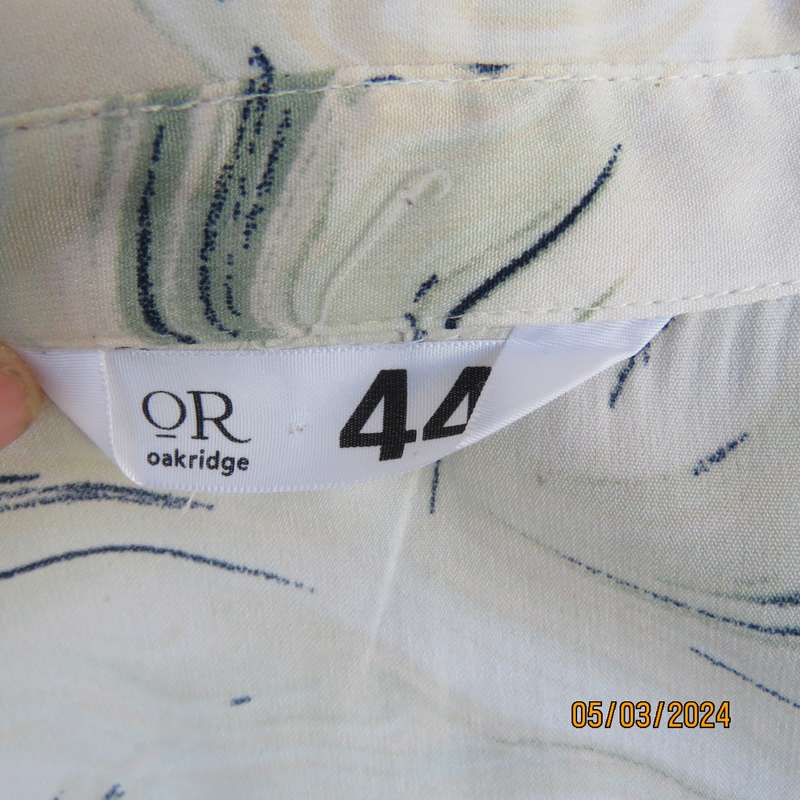 Oversized long sleeve size 46 marble patterned shirt in greens and cream . Button down -shirt collar