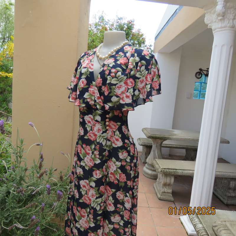 Top of the line sheer polyester navy/crimson/green floral  dress. Amazing wide collar.Size 38.As new