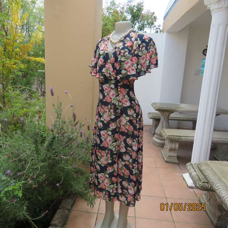 Top of the line sheer polyester navy/crimson/green floral  dress. Amazing wide collar.Size 38.As new