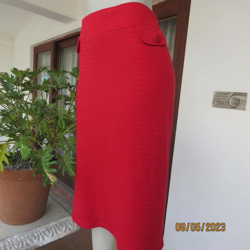 MILADYS red poly-rayon stretch lined skirt size 42-44. Fully lined.