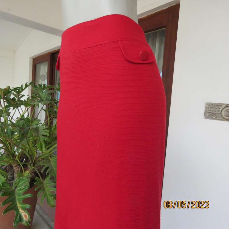MILADYS red poly-rayon stretch lined skirt size 42-44. Fully lined.