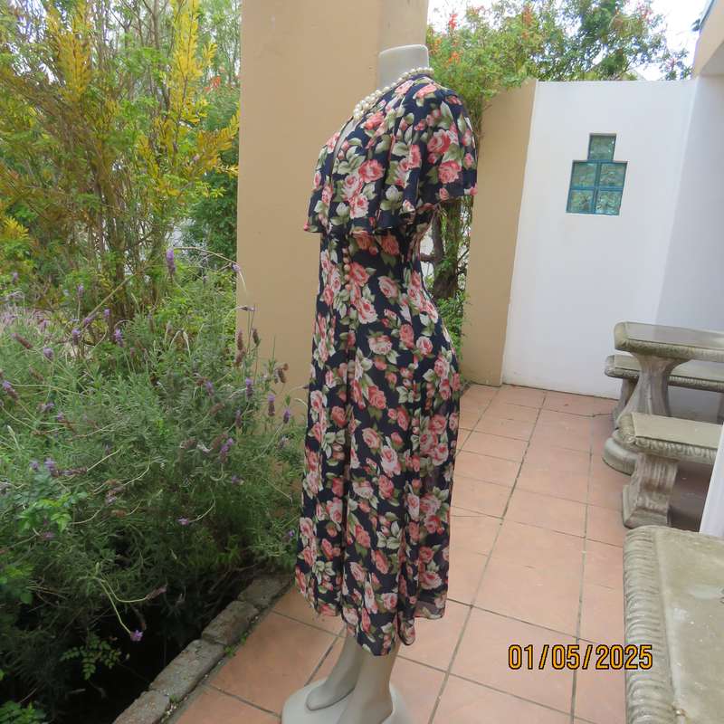 Top of the line sheer polyester navy/crimson/green floral  dress. Amazing wide collar.Size 38.As new