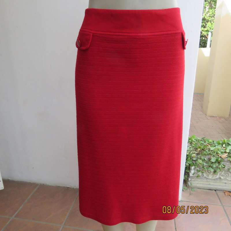 MILADYS red poly-rayon stretch lined skirt size 42-44. Fully lined.