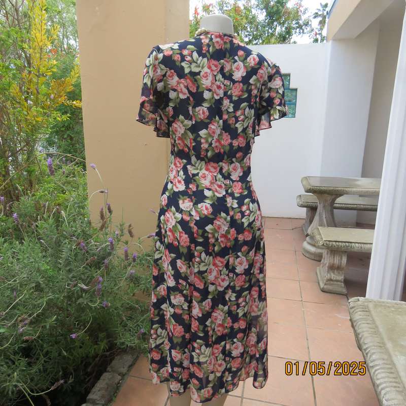 Top of the line sheer polyester navy/crimson/green floral  dress. Amazing wide collar.Size 38.As new