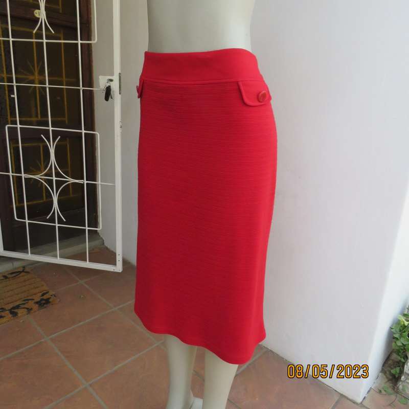 MILADYS red poly-rayon stretch lined skirt size 42-44. Fully lined.
