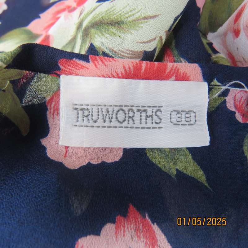 Top of the line sheer polyester navy/crimson/green floral  dress. Amazing wide collar.Size 38.As new
