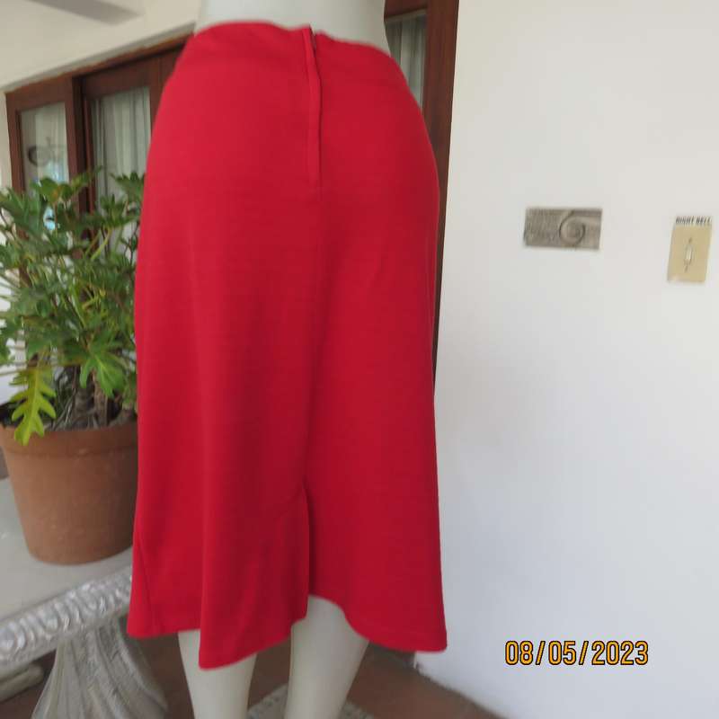 MILADYS red poly-rayon stretch lined skirt size 42-44. Fully lined.