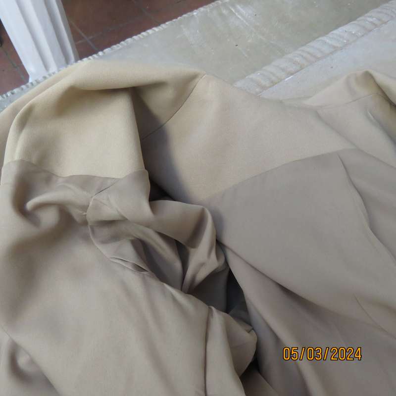 Smart granola colour long sleeve fully lined jacket. Size 44 to 46. Lapel collar. Two button closure