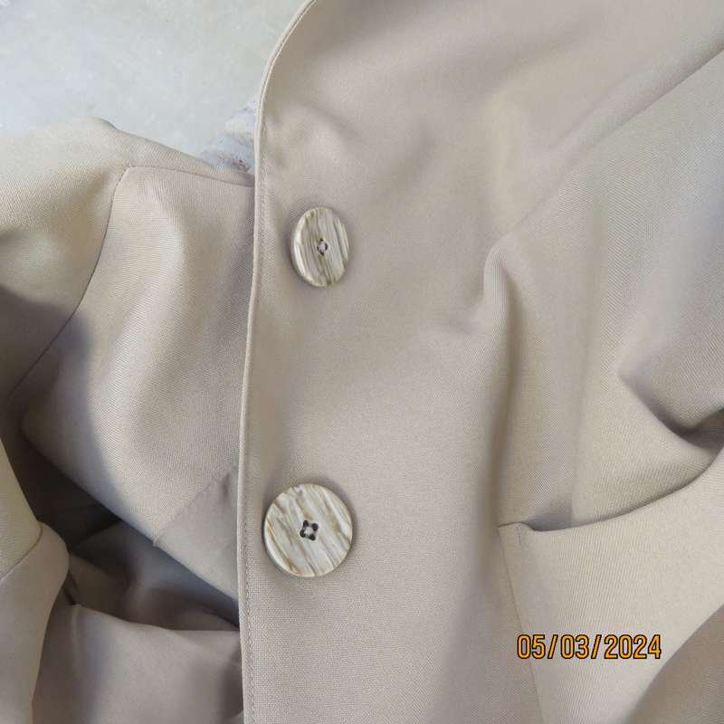 Smart granola colour long sleeve fully lined jacket. Size 44 to 46. Lapel collar. Two button closure