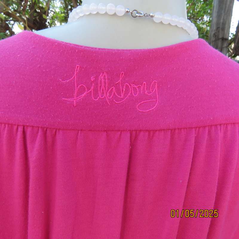 Sexy magenta pink BILLABONG knee length size 38 poly/rayon stretch dress.V front. Side straps.As new