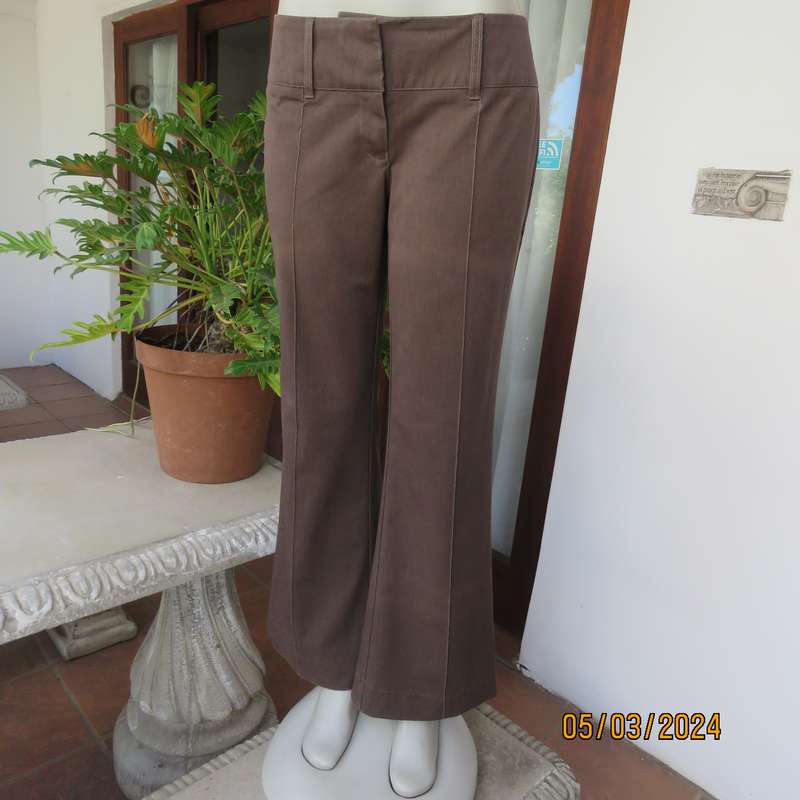 TRUWORTHS medium brown size 38 bootcut pants in poly-rayon. Perfect fit. No pockets. Very good cond.