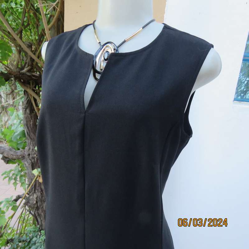 Elegant WOOLWORTHS black fully lined sheath polyester sleeveless dress. Size 38. As new condition.
