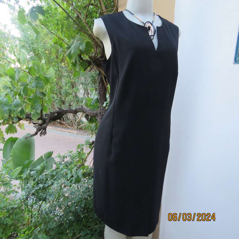 Elegant WOOLWORTHS black fully lined sheath polyester sleeveless dress. Size 38. As new condition.