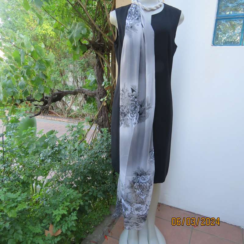 Tastefully printed smoke grey scarf with floral design in shades of grey, Size 150cm x 50cm. New