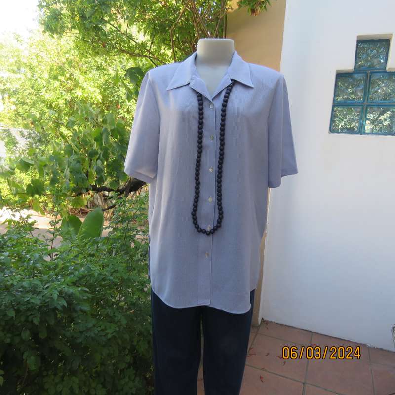 CAREER wear blue-white fine check polyester top. Short sleeves. Size 40. Button down-shirt collar.