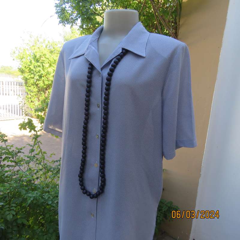 CAREER wear blue-white fine check polyester top. Short sleeves. Size 40. Button down-shirt collar.