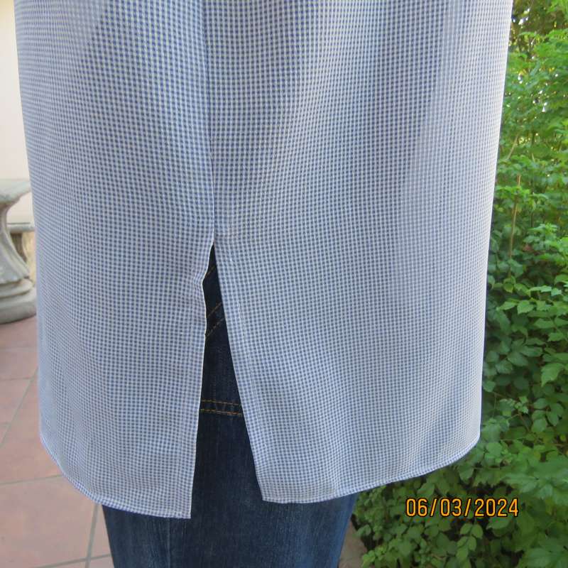 CAREER wear blue-white fine check polyester top. Short sleeves. Size 40. Button down-shirt collar.