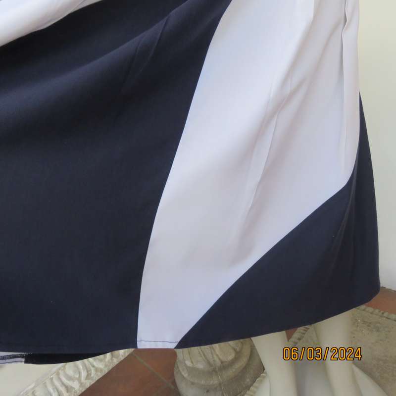 Boutique made navy and white colour blocked pleated size 40 skirt. Elasticated waist.