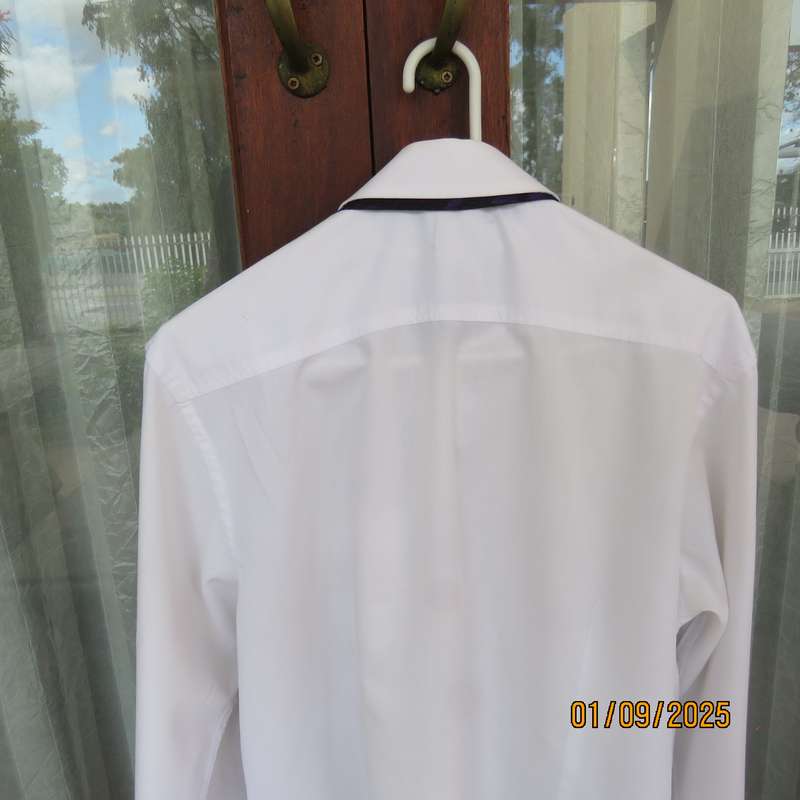 DAVID JONES smart white cotton slim fit shirt size 42 neck. Chest 107cm. Tie included. As new