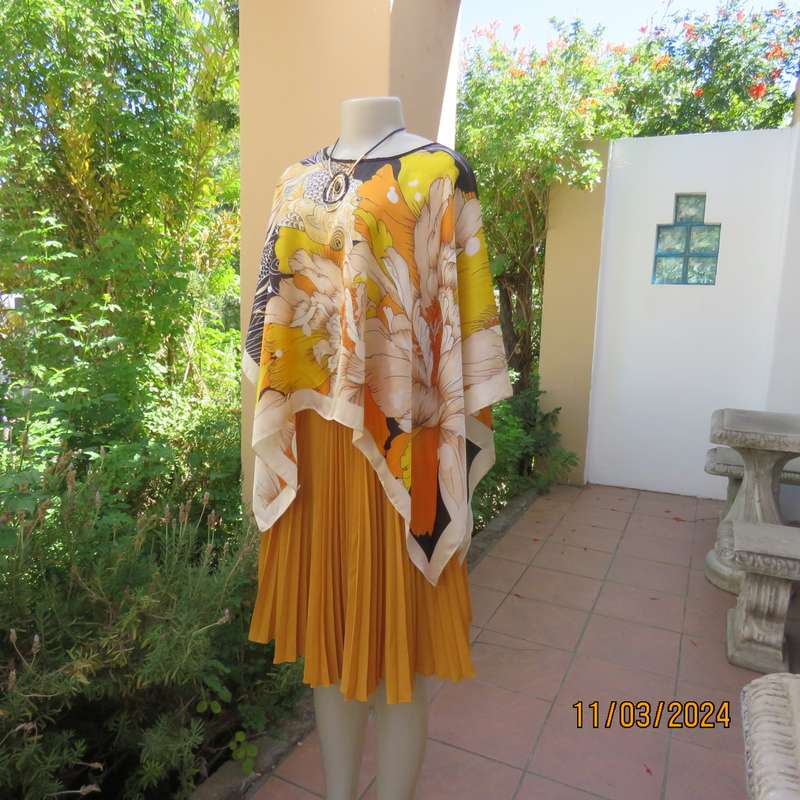 Striking autumn colour throw in silky polyester. Free size. New item