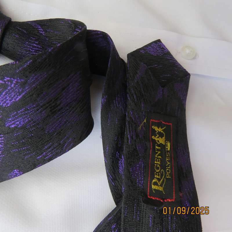 DAVID JONES smart white cotton slim fit shirt size 42 neck. Chest 107cm. Tie included. As new