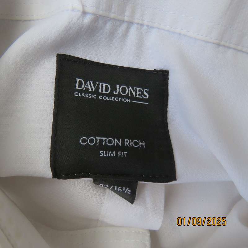 DAVID JONES smart white cotton slim fit shirt size 42 neck. Chest 107cm. Tie included. As new
