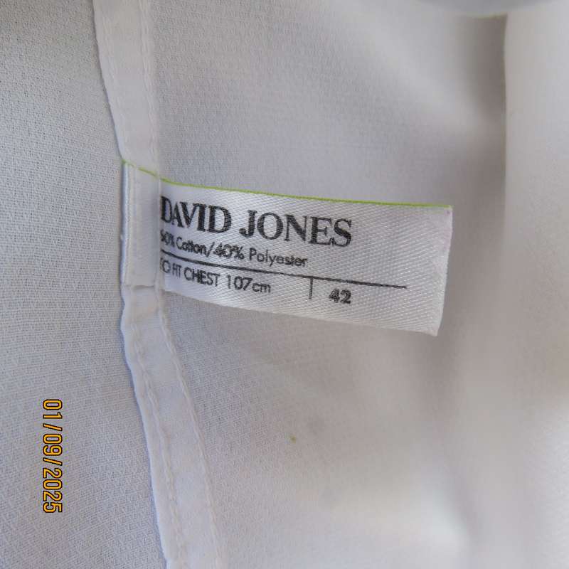 DAVID JONES smart white cotton slim fit shirt size 42 neck. Chest 107cm. Tie included. As new