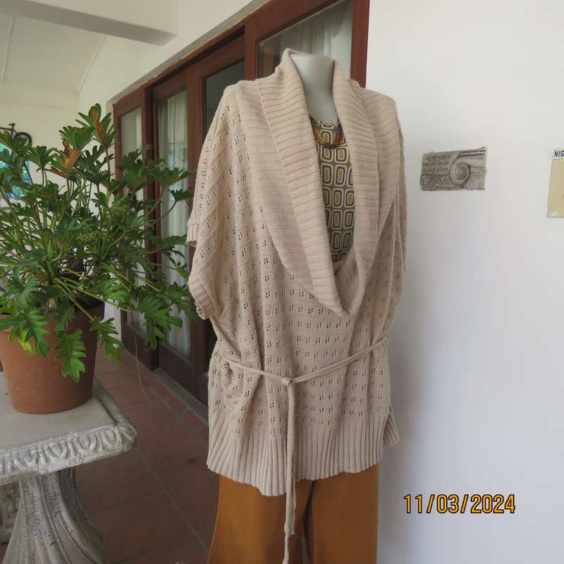 Beige 100% acrylic knit top in lace stitch. Wide open collar. Size 54.