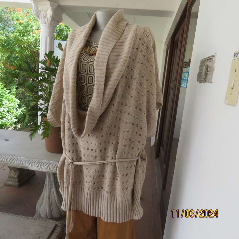 Beige 100% acrylic knit top in lace stitch. Wide open collar. Size 54.