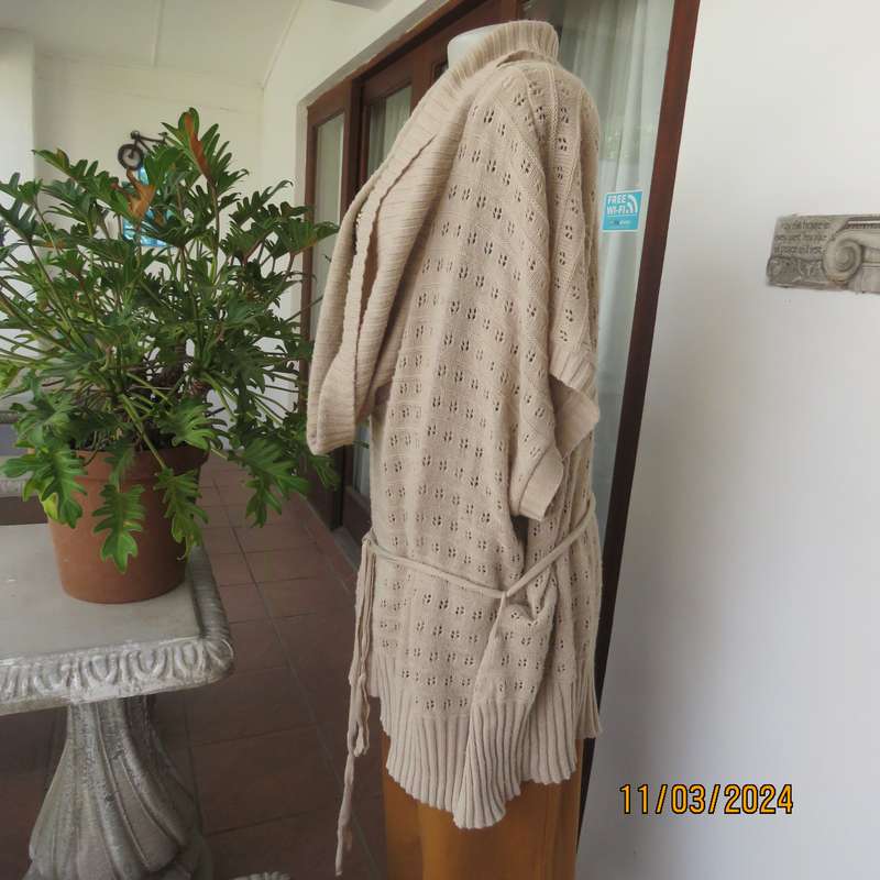 Beige 100% acrylic knit top in lace stitch. Wide open collar. Size 54.