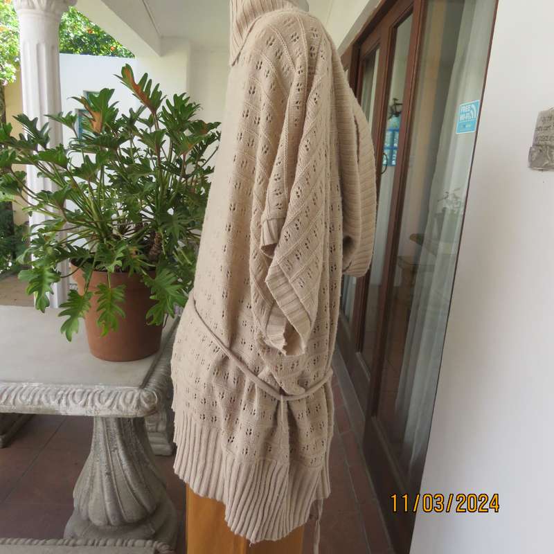 Beige 100% acrylic knit top in lace stitch. Wide open collar. Size 54.