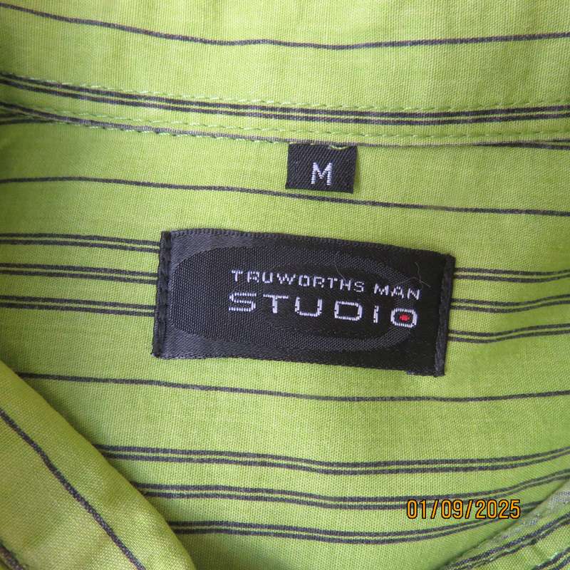 TRUWORTHS Man long sleeve kelly green shirt size S - 96cm chest. Push up sleeve option. As new.