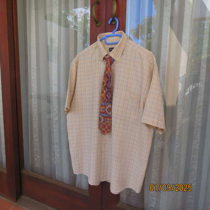 WOOLWORTHS Men's short sleeve check polycotton shirt with matching tie.Size L As new cond.