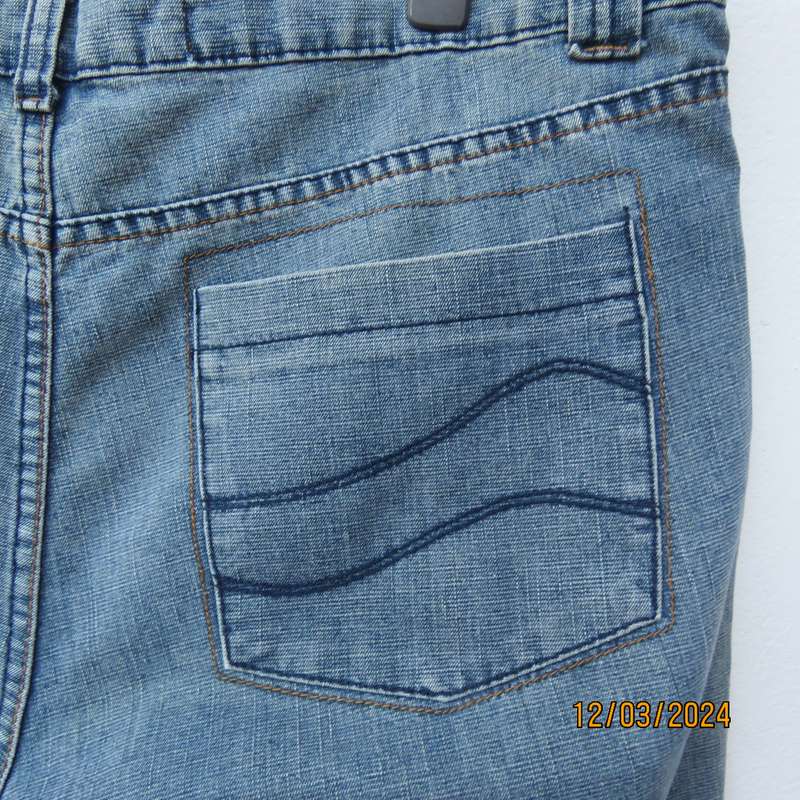NETWORK Crop blue denim 100% cotton jeans. Size 44. Pockets.