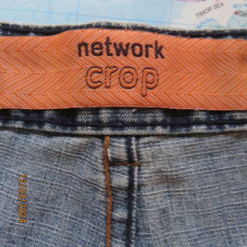 NETWORK Crop blue denim 100% cotton jeans. Size 44. Pockets.
