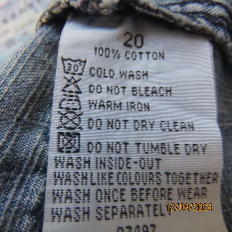 NETWORK Crop blue denim 100% cotton jeans. Size 44. Pockets.