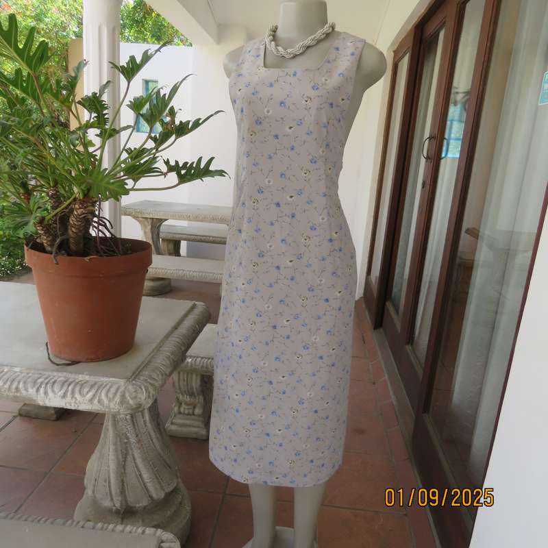 Unique silver grey with blue-white tiny flower pattern polyester dress. Size 35. Low back