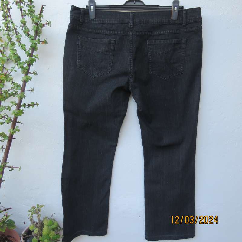 NEWS dark navy denim jeans in polycotton stretch. Bootleg. Size 42. As new