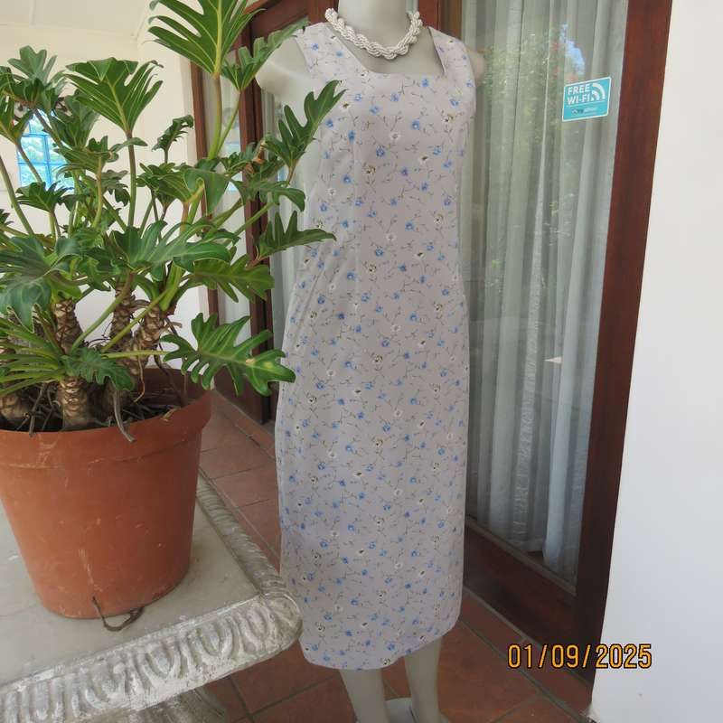 Unique silver grey with blue-white tiny flower pattern polyester dress. Size 35. Low back