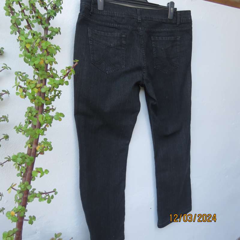 NEWS dark navy denim jeans in polycotton stretch. Bootleg. Size 42. As new