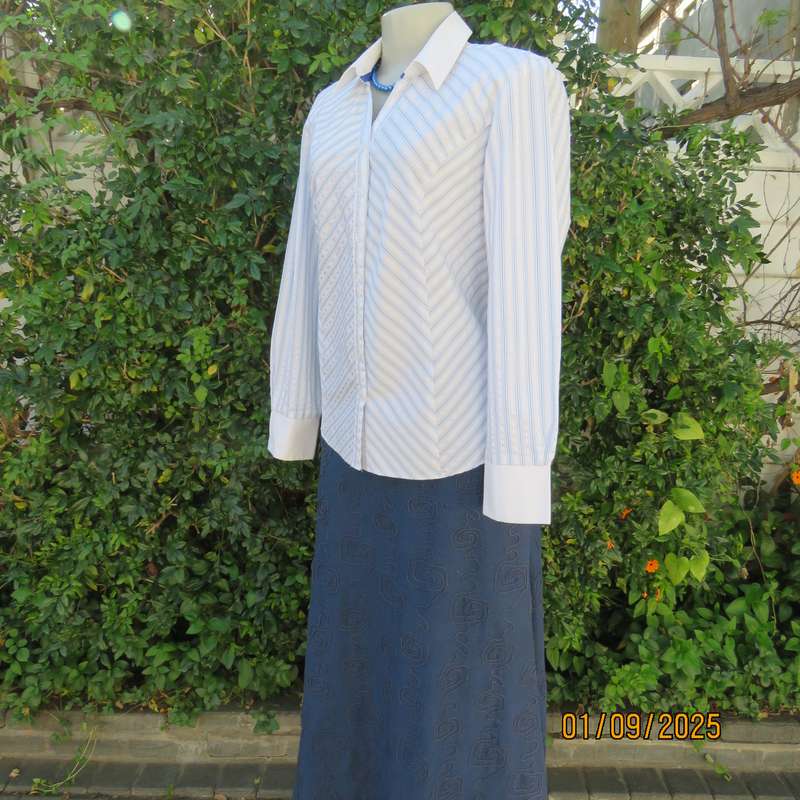 MILADY'S fabulous white long sleeve bubble polycotton top. Blue stripes. Size 38.As new cond.
