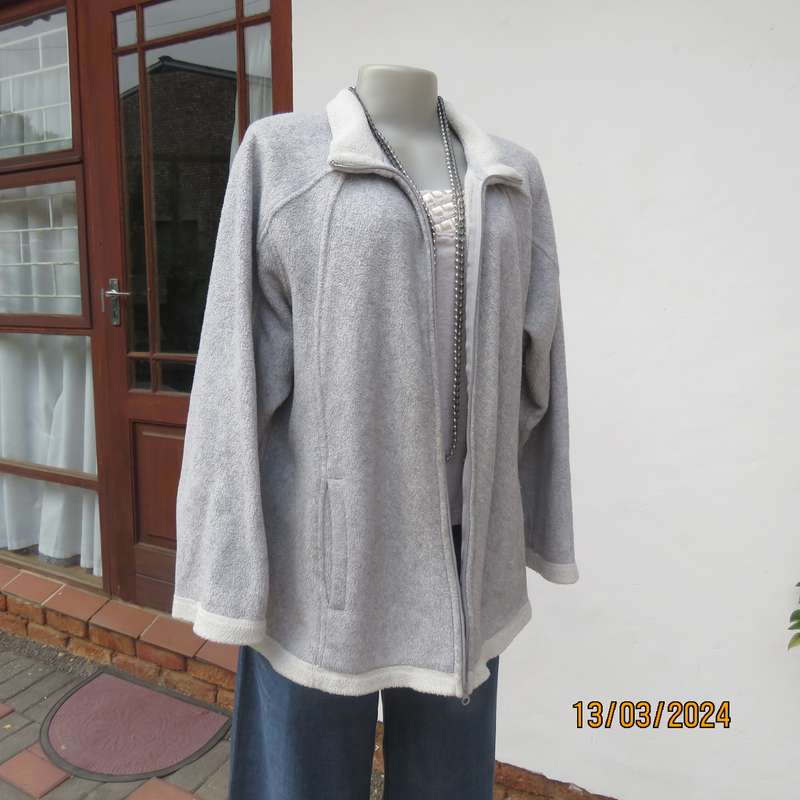 Silver grey - cream zip up warm brushed polyester long sleeve jacket. Size 42