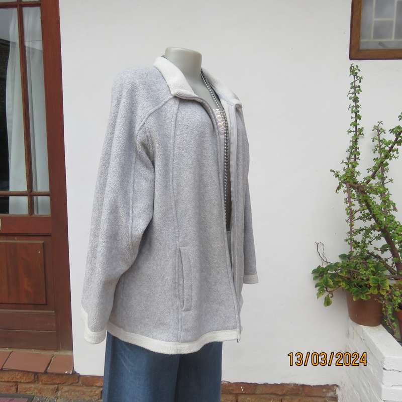 Silver grey - cream zip up warm brushed polyester long sleeve jacket. Size 42