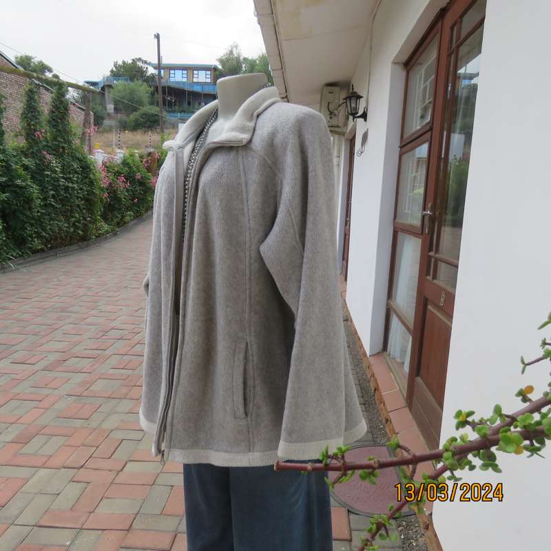 Silver grey - cream zip up warm brushed polyester long sleeve jacket. Size 42