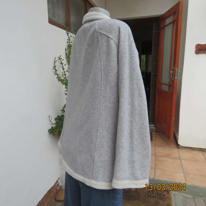 Silver grey - cream zip up warm brushed polyester long sleeve jacket. Size 42