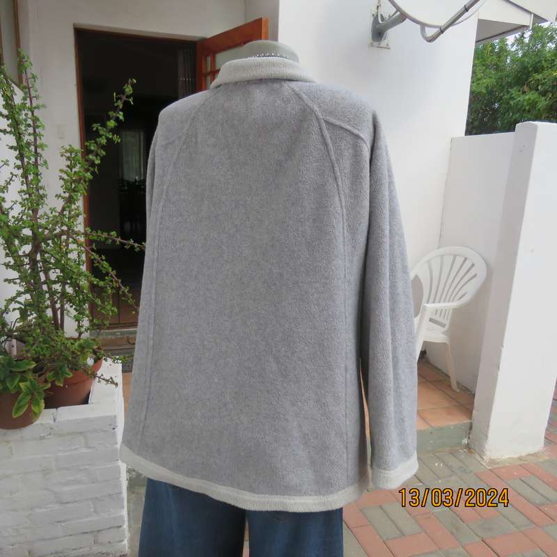 Silver grey - cream zip up warm brushed polyester long sleeve jacket. Size 42