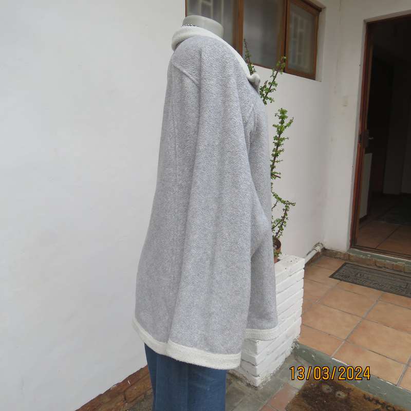 Silver grey - cream zip up warm brushed polyester long sleeve jacket. Size 42