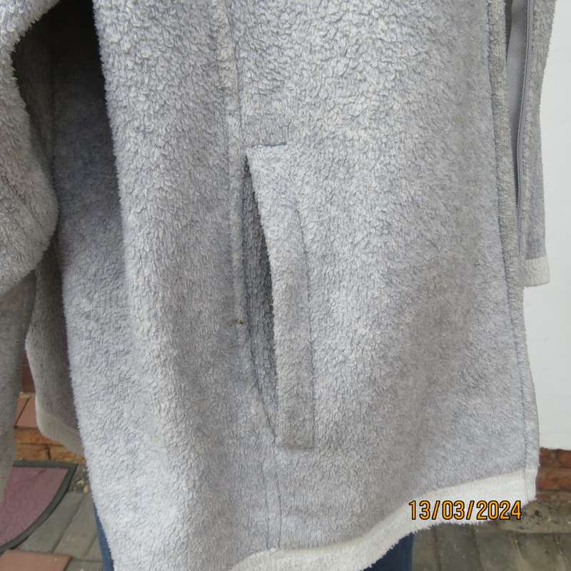 Silver grey - cream zip up warm brushed polyester long sleeve jacket. Size 42