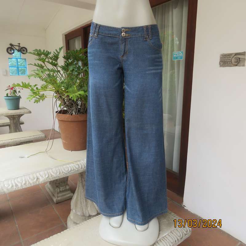 Wide legged blue denim low rise 100% cotton jeans. Size 38. As new.