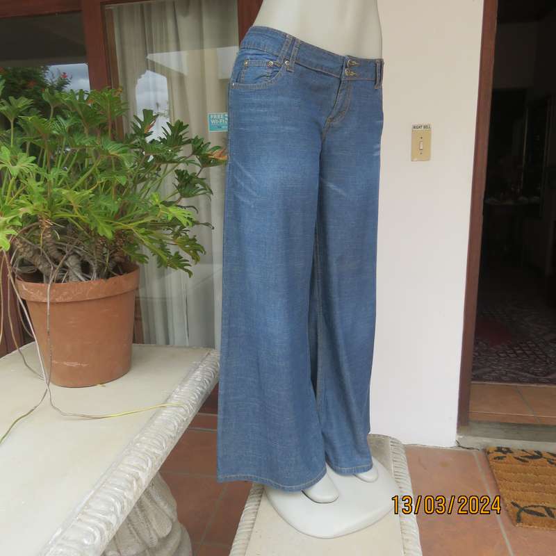 Wide legged blue denim low rise 100% cotton jeans. Size 38. As new.